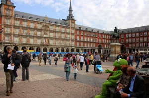Made our way to Plaza Mayor, where you can see quite a few characters.