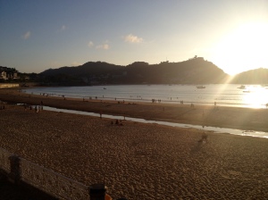 The beach gets pretty empty come sunset. That's because everyone is headed to the old part of town to eat. San Sebastián is known for its food, and many people love to travel from bar to bar eating pintxos (the word for tapas in Northern Spain).